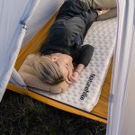 Матрац туристичний надувний одномісний  Naturehike CNK2300DZ013, 185x55x3.5 см, світло-сірий, овальний - Зображення 2